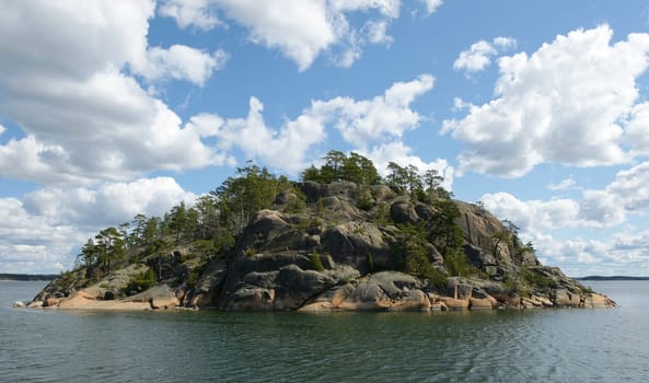 For me,it was the most beautiful island I have seen in the archipelago off Turku. The epitome of an archipelago island,rocky and lightly wooded. It is located off the island of Lillandet,Finland