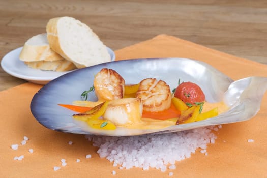 Mussels and bread