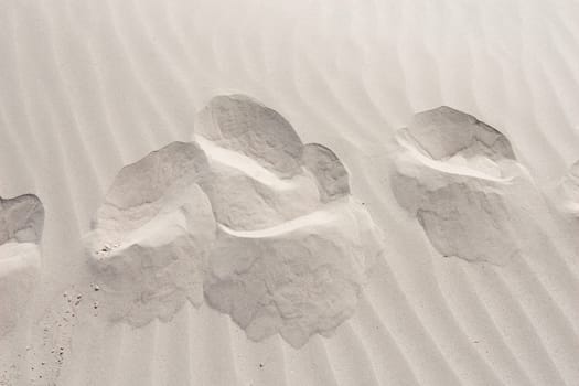 Traces of sand