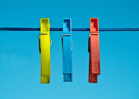 Clasps on clothesline