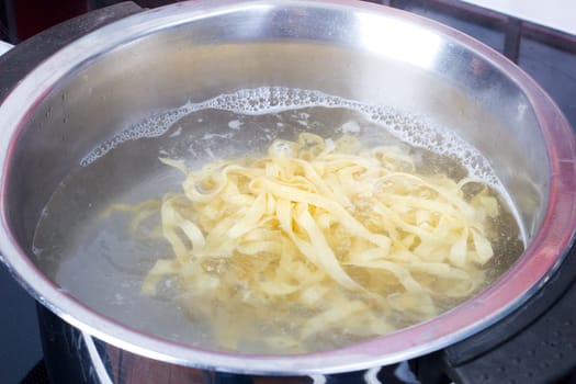 Cooking tagliatelle