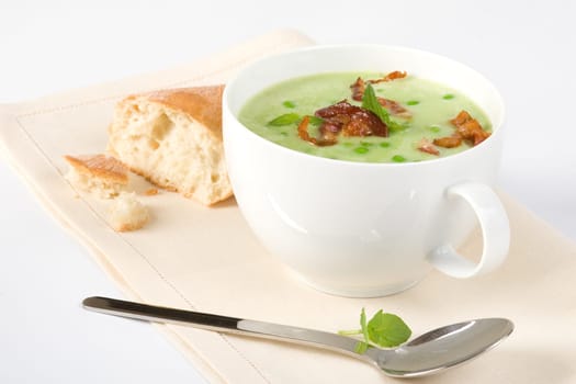 Pea soup with bacon