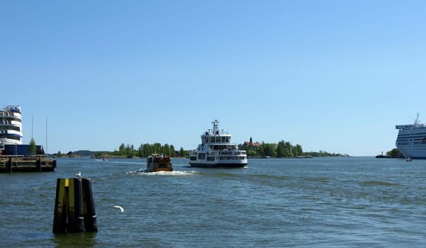 to Blockholmgrundet and Klippan. The South Harbour extends all the way to the city centre