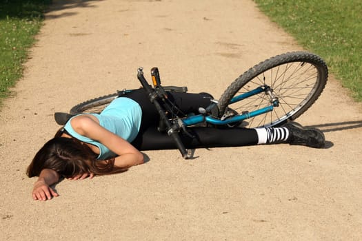 crash with bike on the road