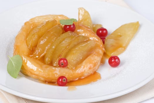 Tart with currants
