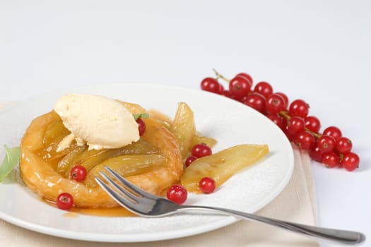 Tart with ice cream