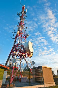 Telecommunications tower