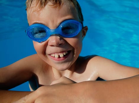 Child smiles in the swimming pool