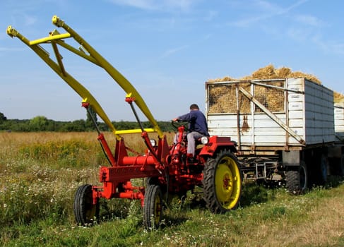 Tractor with straw trailer