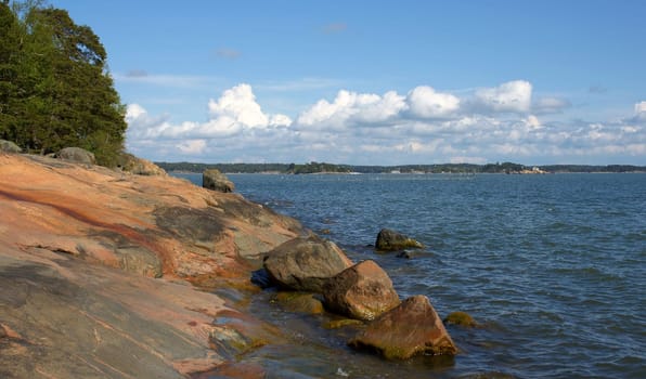 The island is located in front of Turku and is THE excursion island for the city. Here you will find many leisure activities and a botanical garden. Finland