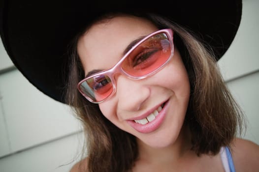 Teenager with sunglasses