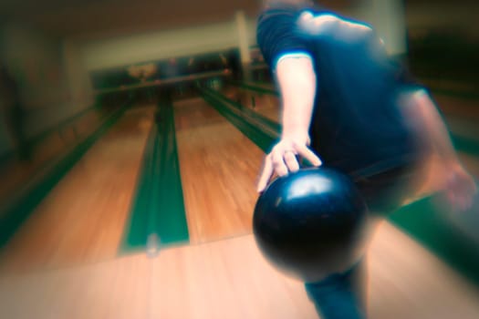Ten pin bowling
