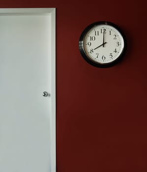 A wall clock showing 8 o'clock