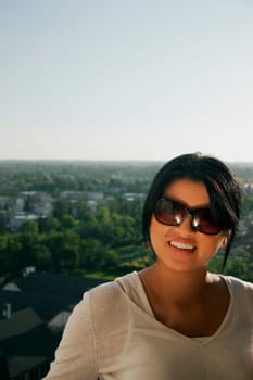 Woman with sunglasses