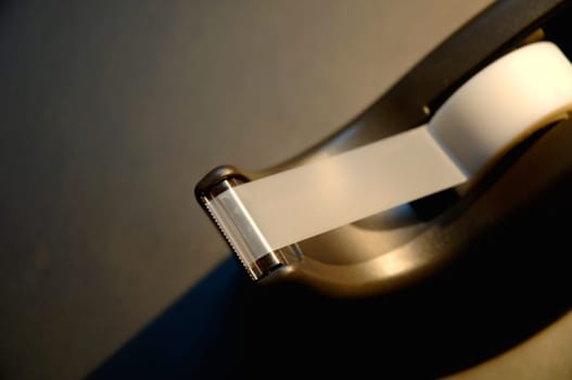 Tape dispenser