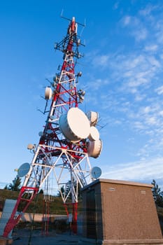 Telecommunications tower