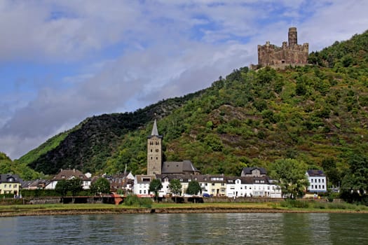 Maus Castle (14th century) above Wellmich in the Middle Rhine Valley near St. Goarshausen