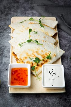 crispy flatbreads stuffed with meat, herbs, lime and two sauces