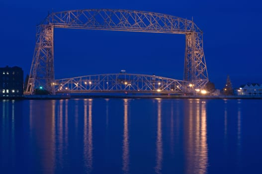 duluth aerial bridge dusk