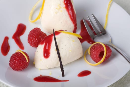 Lemon mousse with zest