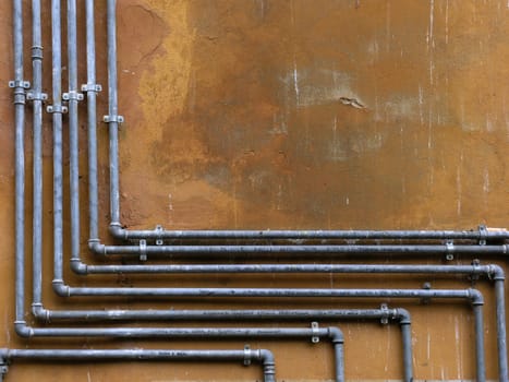 Surface-mounted water pipes