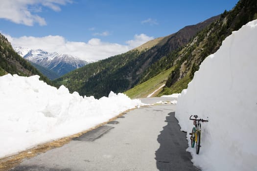 Snow wall on the Umbrail Pass