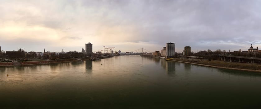 Rhine between Ludwigshafen and Mannheim