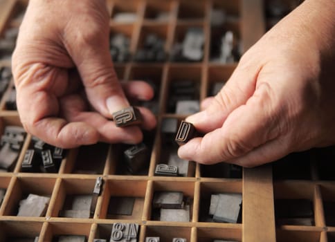 holding outline metal type