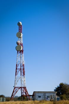 Telecommunications tower