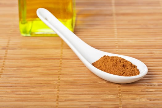 Cinnamon in the spoon