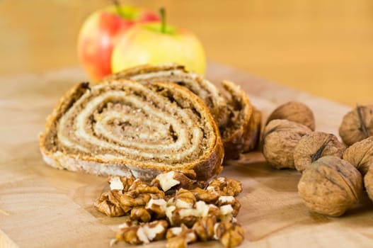 Yeast roll with walnut filling and apples