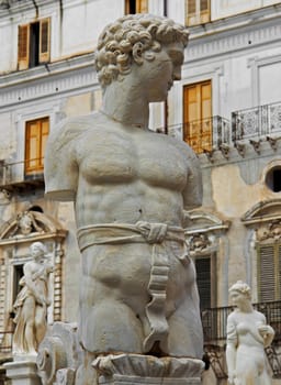 An der Piazza Pretoria in Palermo