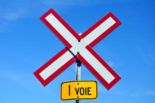 Red and white rail road crossing sign