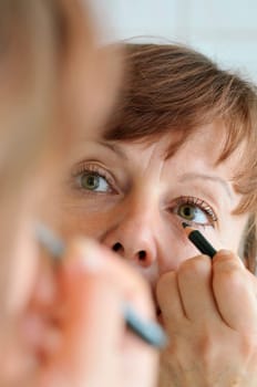 face and lid line