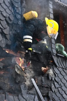 Residential house fire in winter - 14 °C