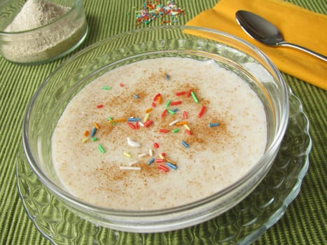 Spelt semolina porridge with cinnamon and sugar