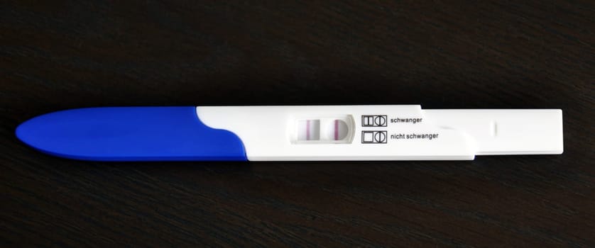 Positive Pregnancy Test - GERMAN