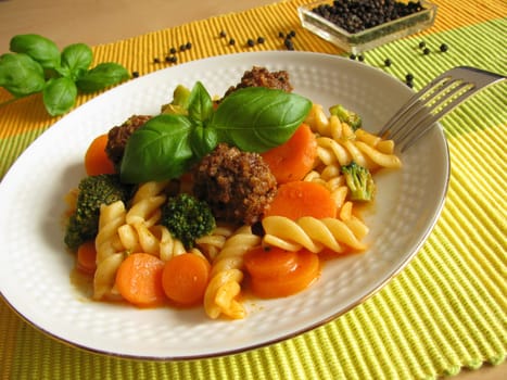 Noodles with vegetables and meatballs