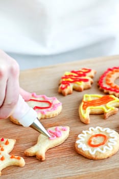 Decorating cookies