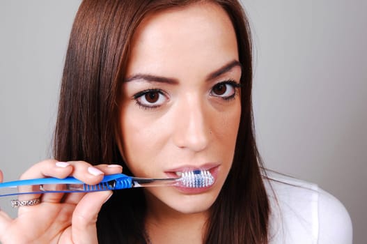 Woman brushing her teeth.