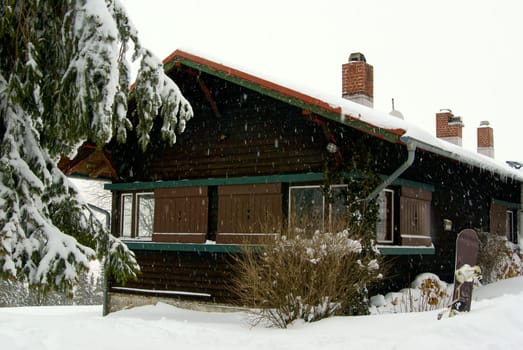Hut in winter in Thuringia