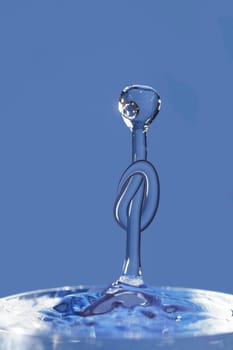 Gordian knot on the water