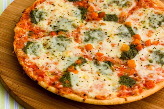 Pizza Supreme with mozzarella,broccoli