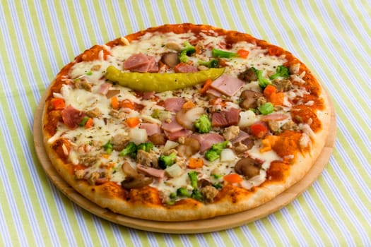 Pizza Supreme with mozzarella,broccoli