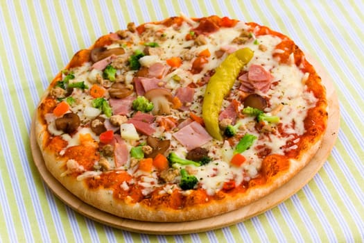 Pizza Supreme with mozzarella,broccoli