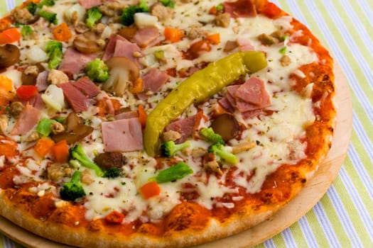 Pizza Supreme with mozzarella,broccoli