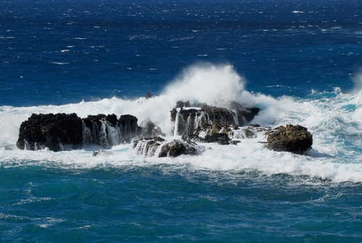 The waves in front of Comino