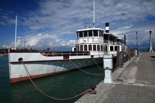 Paddle steamer