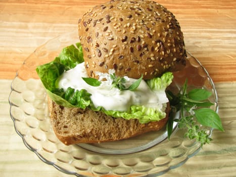 Grain rolls with herb quark