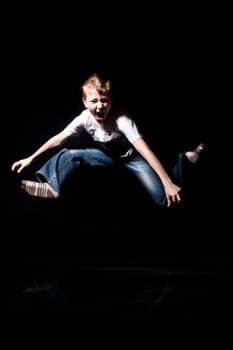 Boy jumps and screams wd683